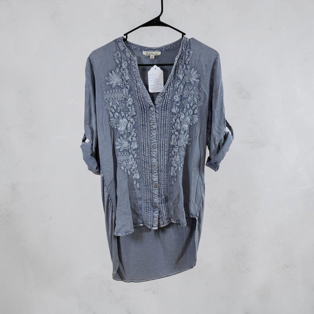 Solitaire Embroidered Chambray Tunic Blouse Women’s Medium Blue Roll Tab Sleeve